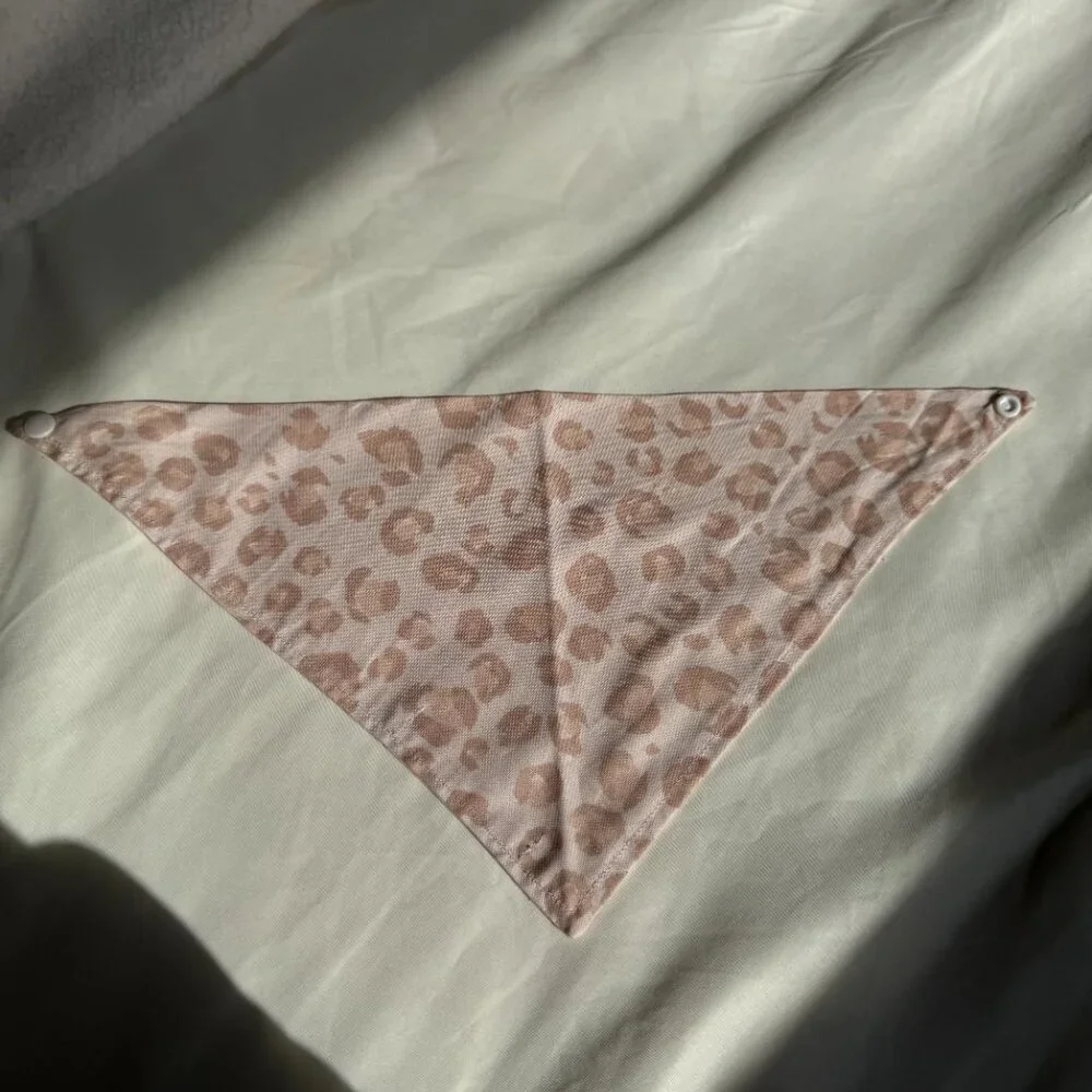 EUC, Canoodle Leopard Pattern Dog Bandana, Pink, Size M